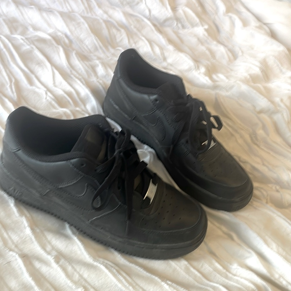 Nike black sneakers 7.5